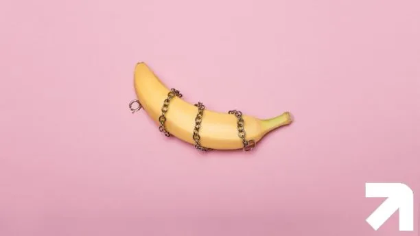 uma banana acorrentada, um símbolo de fantasia sexual