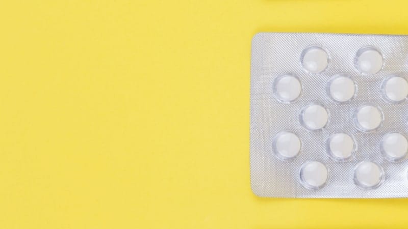 Cartela contendo comprimidos brancos de Cloridrato de Paroxetina: mas para que ele serve?