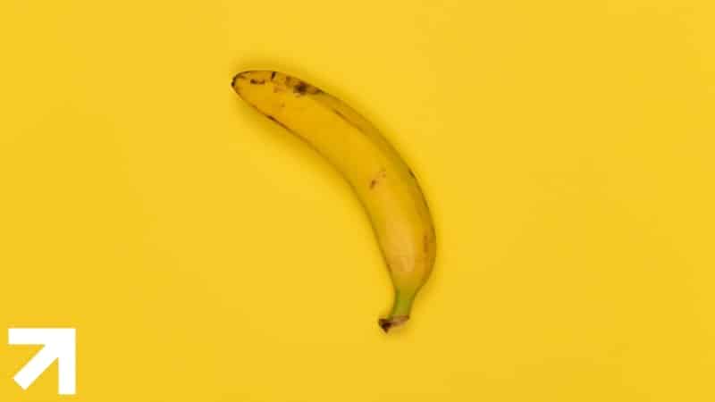banana apontando para baixo mostrando uma falta de ereção