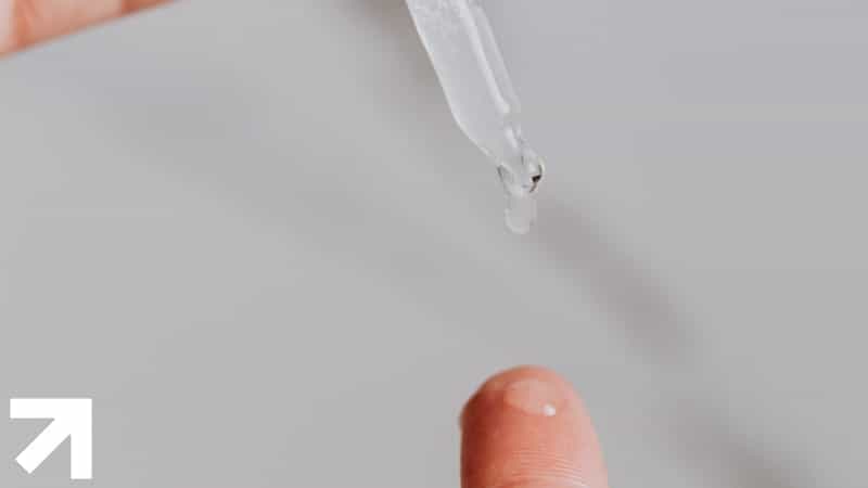 conta-gotas possivelmente contendo esperma de uma ejaculação retrógrada