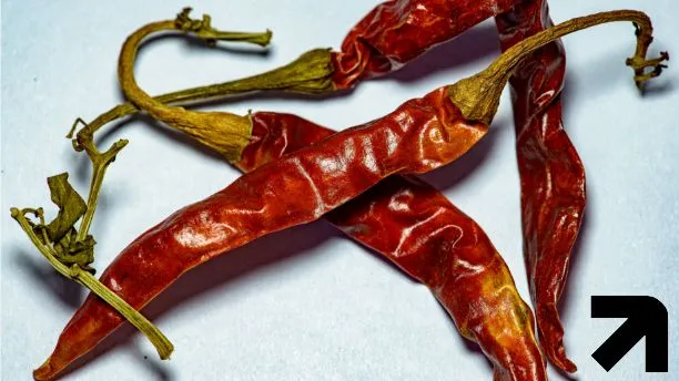 pedaços de pimenta murchos simbólicos para um pênis "mais fino"