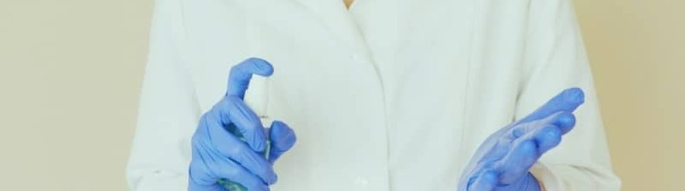 Os tratamentos à base de prilocaína e lidocaína podem vir em spray ou pomada e ajudam no tratamento da ejaculação precoce